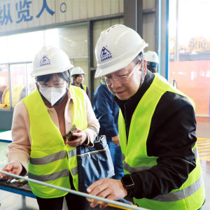 南寧市市場監(jiān)管局黨組書記、局長 李善欽率隊到縱覽集團調(diào)研指導 ...