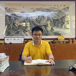 華聲晨報(bào)專(zhuān)題報(bào)道縱覽線纜集團(tuán)董事長(zhǎng)陳秀銳創(chuàng)業(yè)歷程